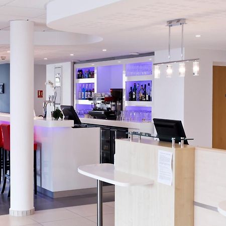 فندق Ibis Lyon Est تشابوناي المطعم الصورة