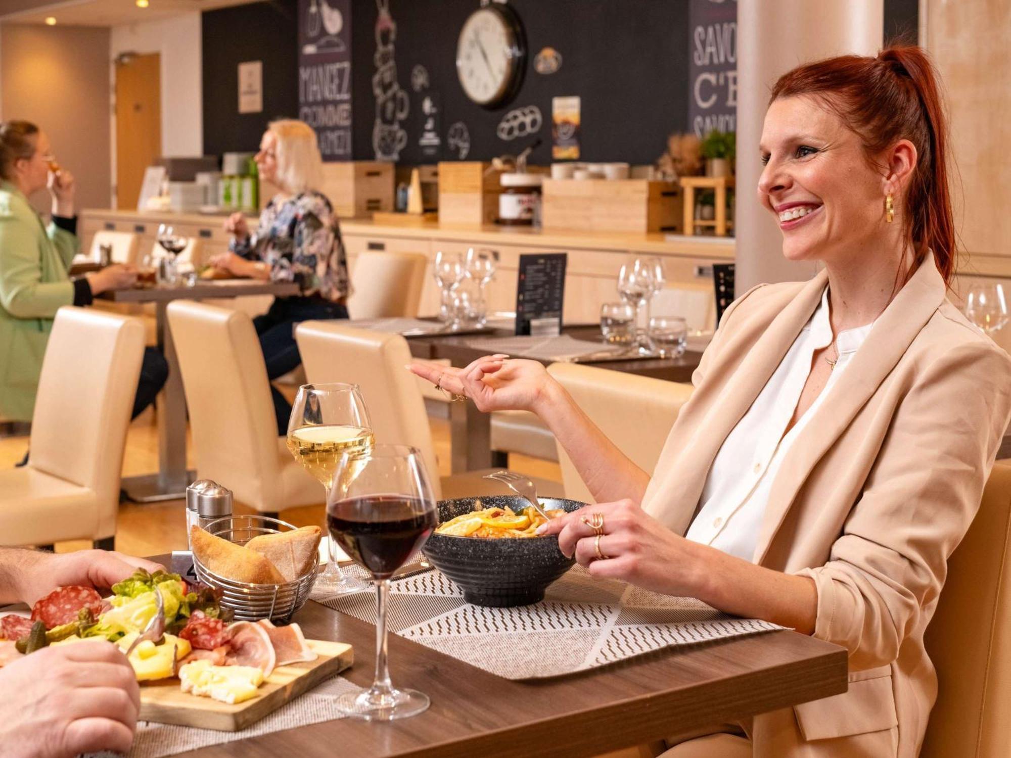 فندق Ibis Lyon Est تشابوناي المظهر الخارجي الصورة